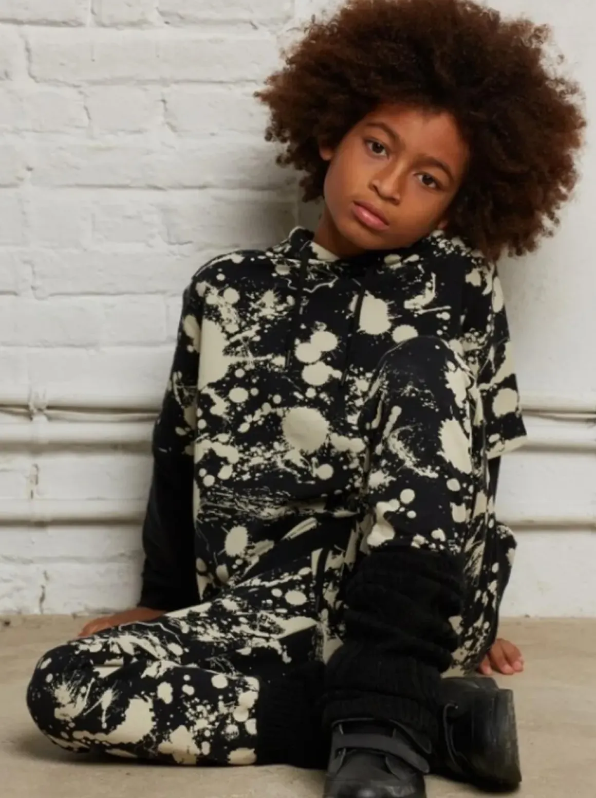 ARTISTS GRAFFITI OVERSIZED HOODIE