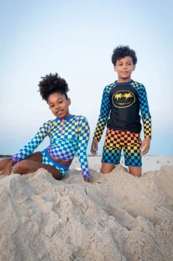 CHCKERED SWIM TRUNKS